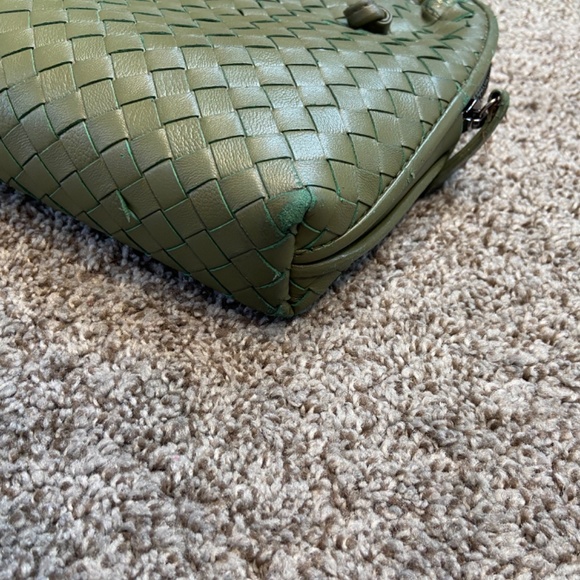 Woven leather crossbody handbag - Picture 4 of 6